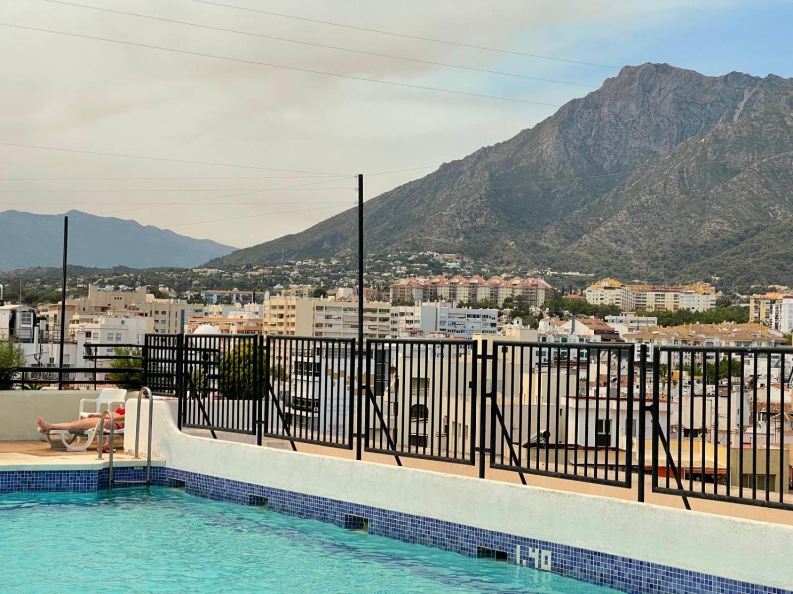 Apartment Centro Playa Con Piscina Marbella